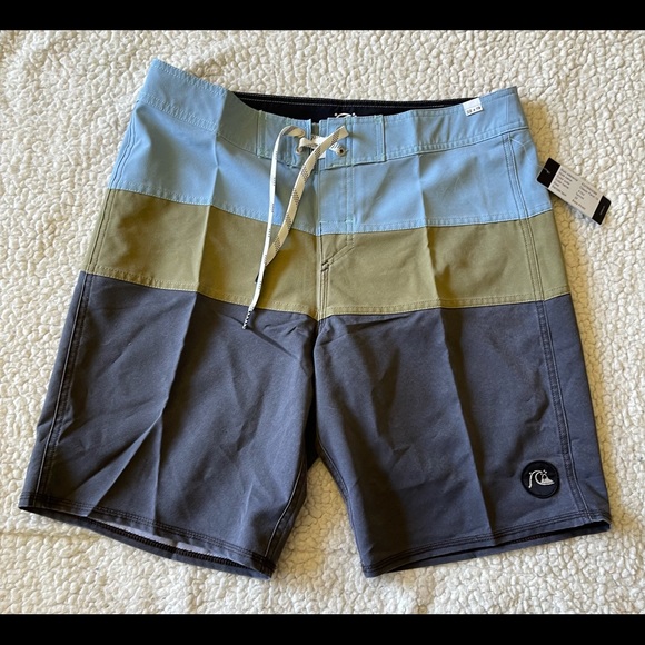 Quicksilver Panel Vee 19" Boardshorts - Picture 4 of 9